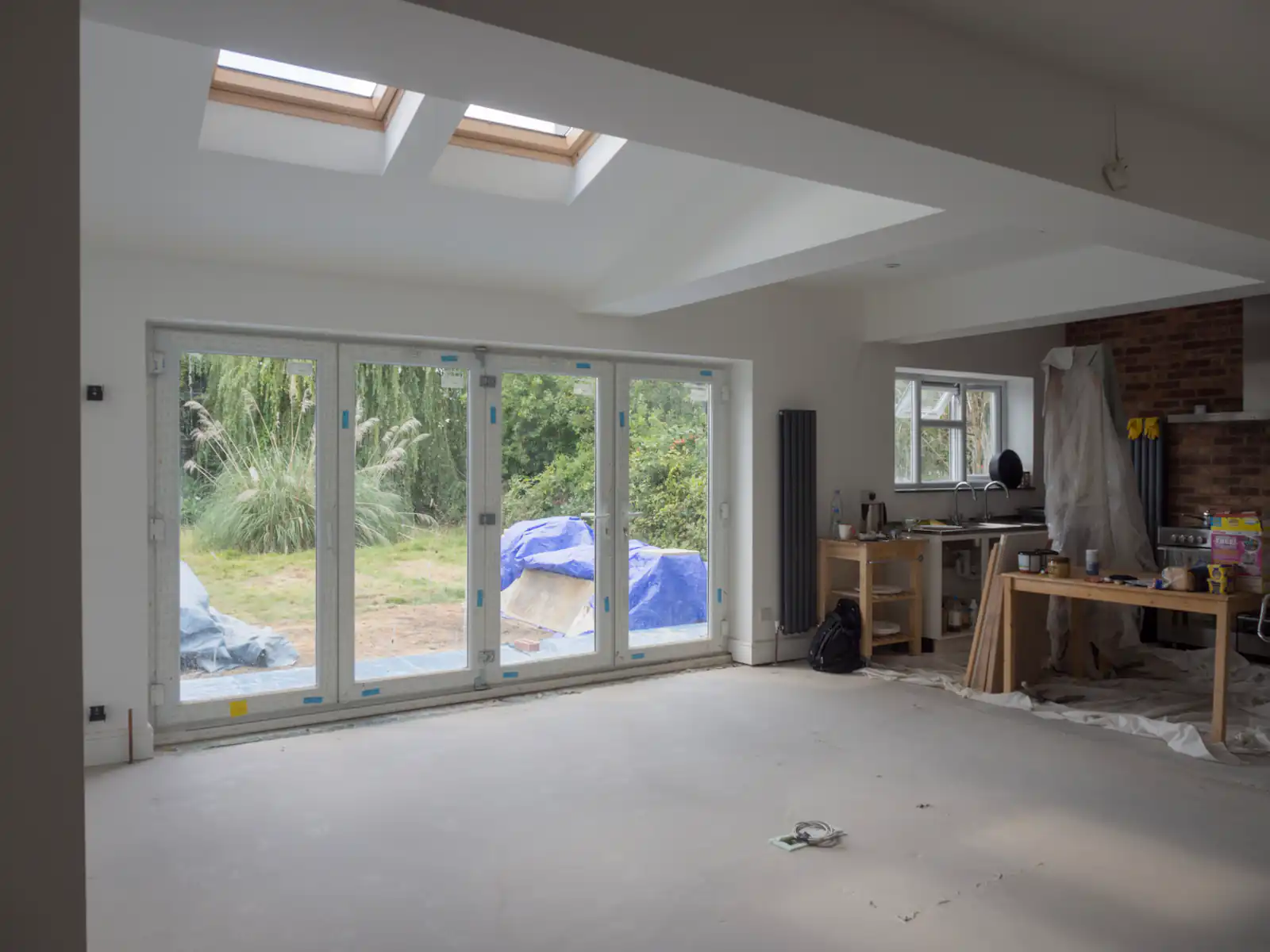 Bi-fold Doors in Newcastle upon Tyne Open-plan living space with wide glazed doors onto the garden, illustrating bi-fold doors for homes in Newcastle upon Tyne
